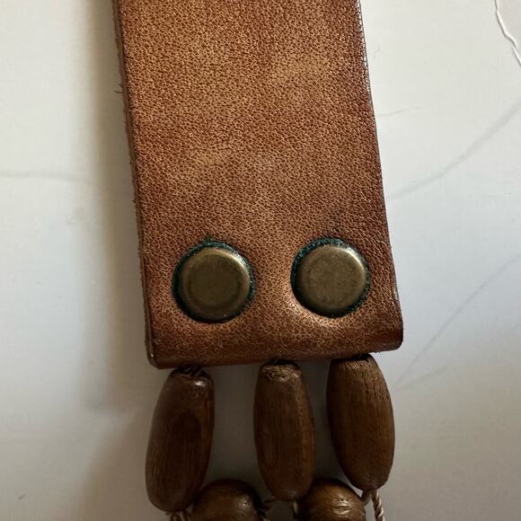 💥Wood Beaded Belt Leather Women’s size S/M 1970s / 1980s retro vibes - Picture 4 of 8